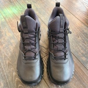 Mens On Cloud waterproof shoes size 10.5